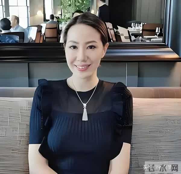 甄子丹老婆谈香港火灾原因，暗指是内地的锅，全网舆论瞬间炸锅