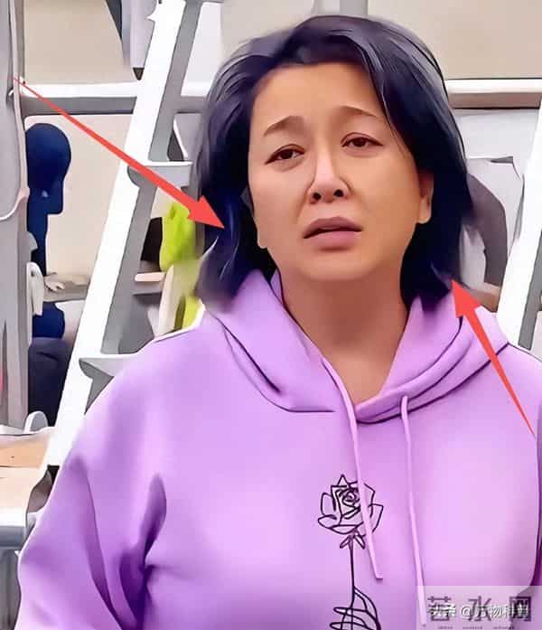 57岁江珊近照曝光，脸垮嘴斜，满头白发，女神成老太，让人太心酸