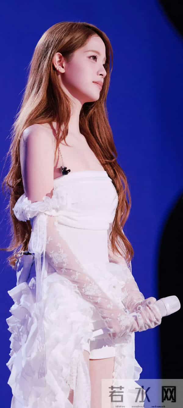 欧阳娜娜 x 舞台丝袜美腿