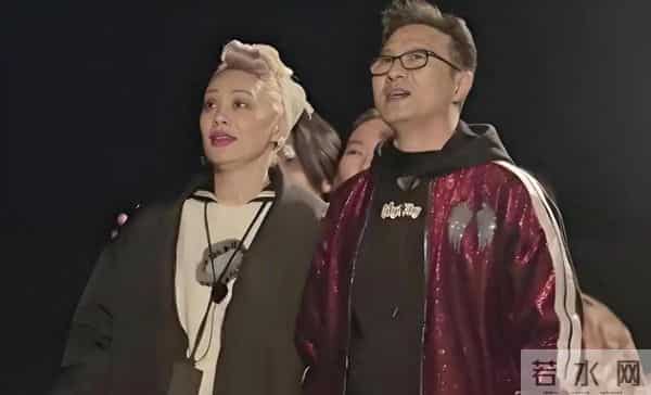 汪峰女儿官宣恋情才一天，葛荟婕就坐不住回应，真实母女关系曝光