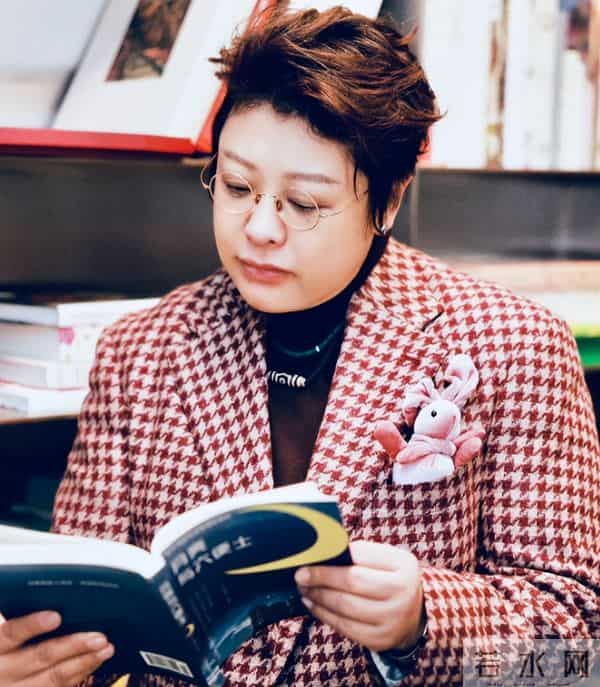 香港大火这次，5年前深陷“假慈善”风波的韩红，狠狠打脸举报者