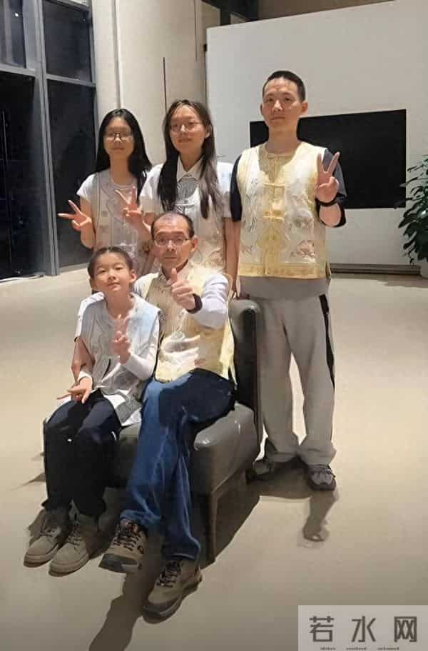 别骂了！这才是笨拙的父爱