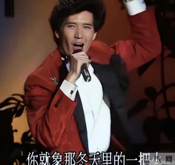 一步错步步错，64岁费翔独居英国20年 吃速冻饺子，母亲强势 婚姻难