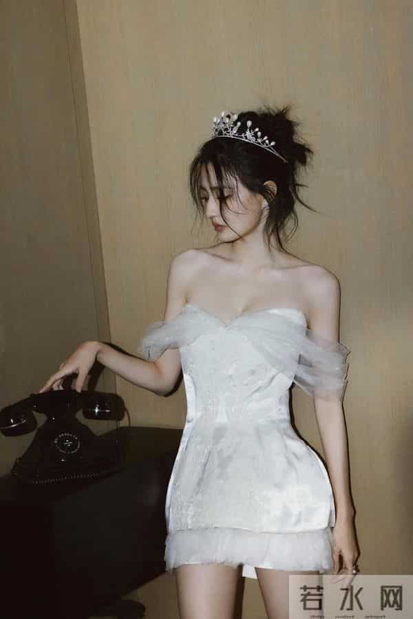 徐璐私服抹胸连衣裙 太美了