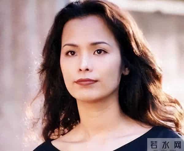 钱再多有什么用！62岁亚洲天后韦唯的现状，给所有老夫少妻提了醒