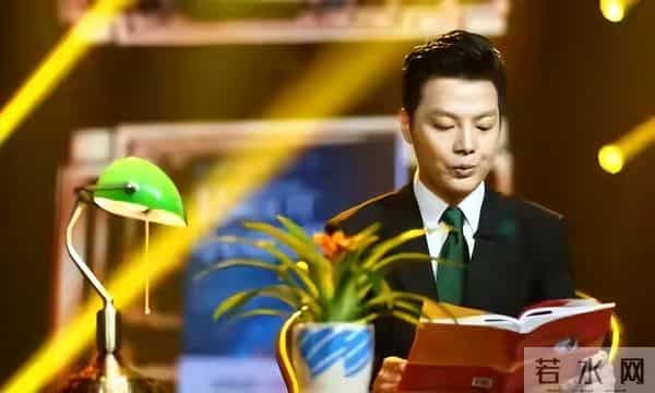 他娶了身价过亿女富豪，45岁再当爹，但去世的父亲成了他的心病