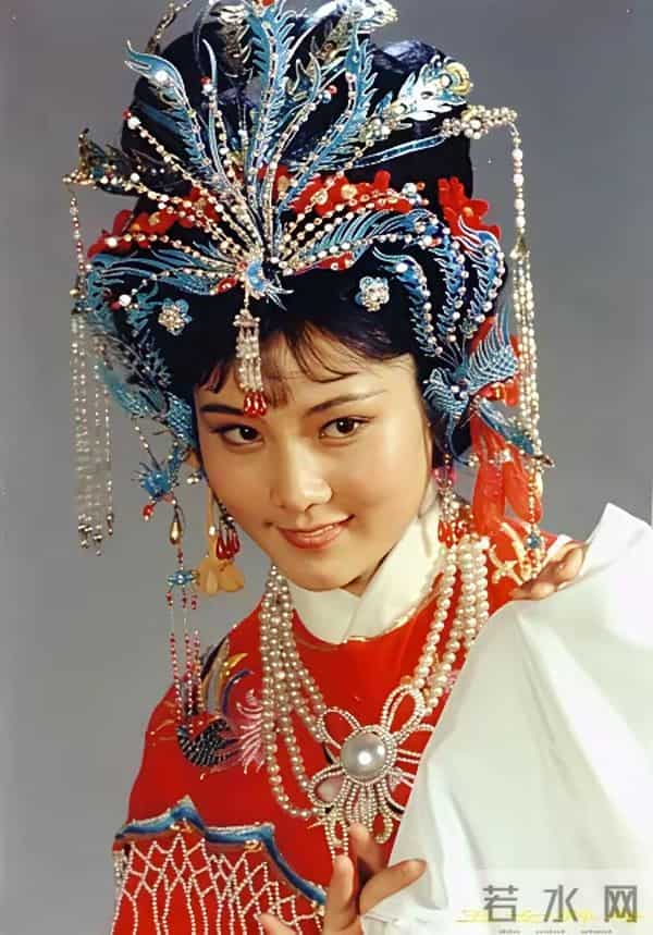 何赛飞这辈子是真值了，爸爸是帅哥，老公是帅哥，儿子也是帅哥