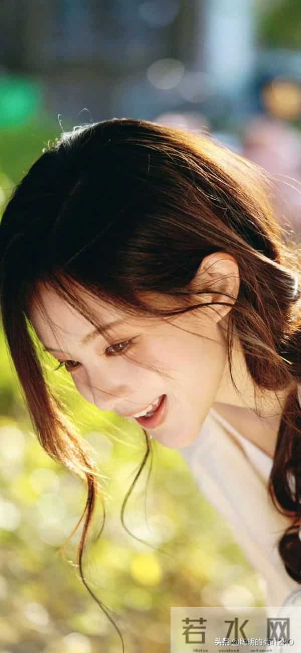 李一桐魅力笑容