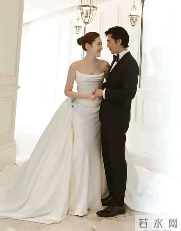 邱泽许玮甯3个月儿子正脸曝光，腿长惊人 目测能长到1米8