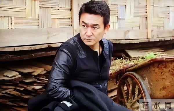 山东演员李洪涛：61岁发福认不出，爱吃甜食，和圈外妻子低调生活