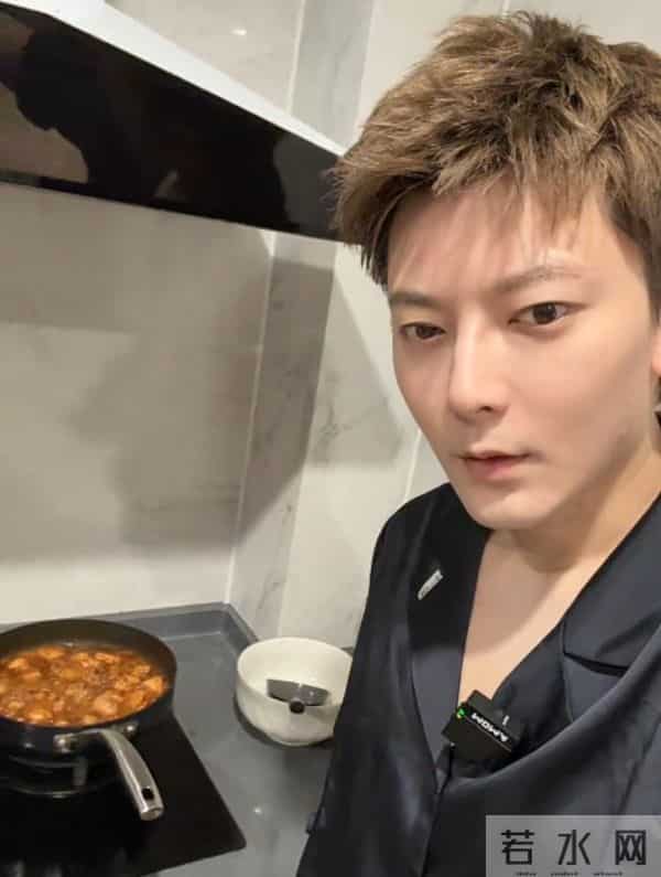 “电梯门”8年后，再次官宣喜讯的毛晓彤，是陈翔高攀不起的存在