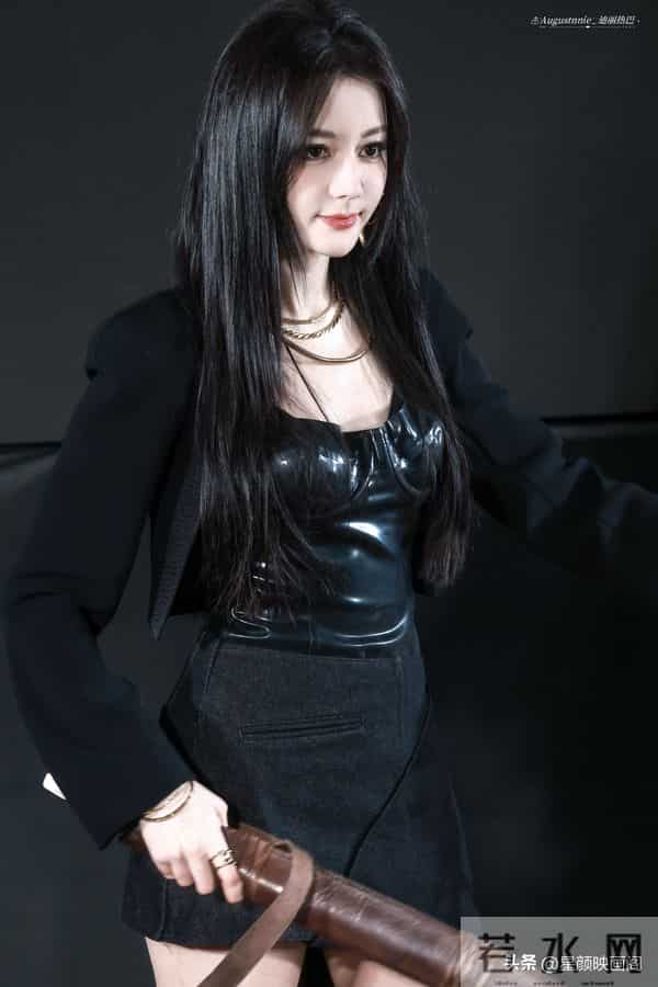 热巴皮衣小短裙真好看