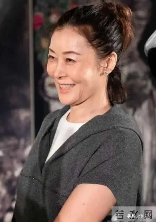 18岁开始男人不断，半百还没玩够，“人间尤物”柯蓝终遭“反噬”