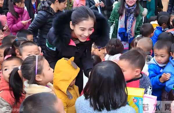 杨颖“愿平安”获网友点赞：真诚与行动，是最动人的力量