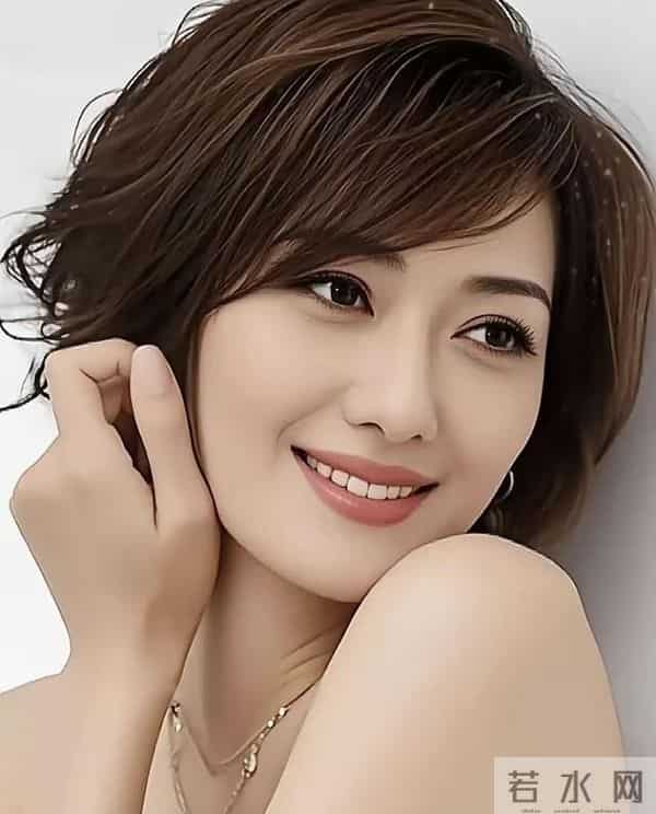 被老外骗财又骗色，反手就嫁北京亿万富豪，如今无儿无女也很受宠