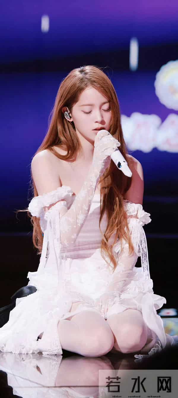 欧阳娜娜 x 舞台丝袜美腿