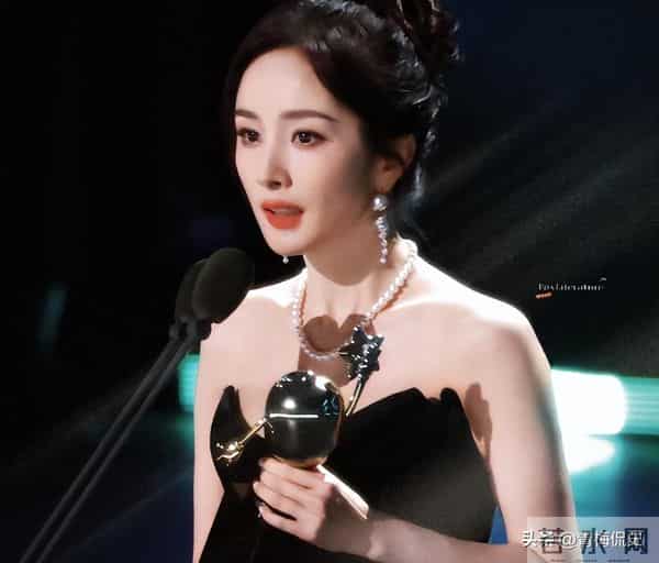 刘恺威没想到，前妻杨幂会因香港火灾后一特殊举动，实现口碑暴增