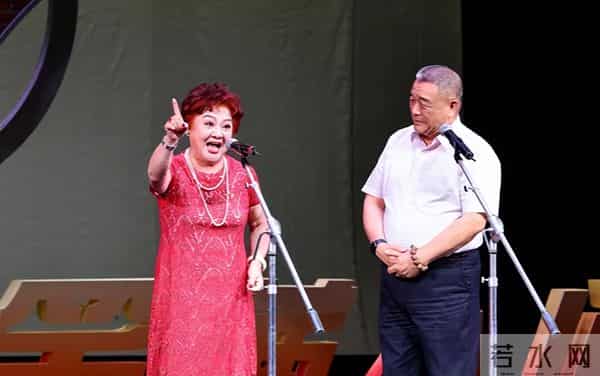 “老舅妈” 嫩娘：住老家上海，100岁仍口齿伶俐，四世同堂很幸福