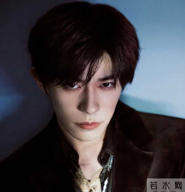 刘亦菲易烊千玺强强联手，女的脸部肉多变肿了，男的略显老气