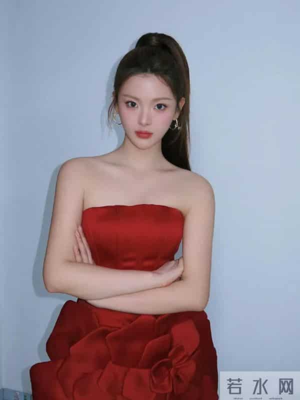 杨超越令人心动的offer造型[期待]超越妹妹可盐可甜