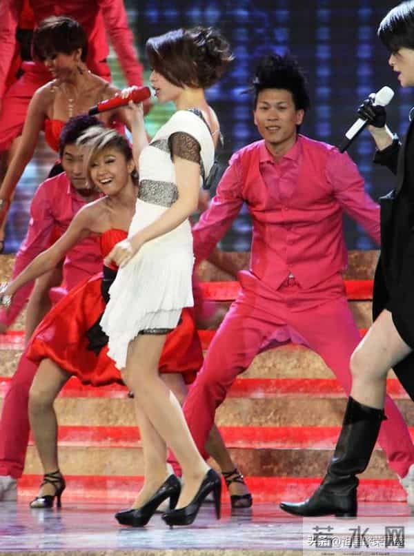 张靓颖的肉丝高跟