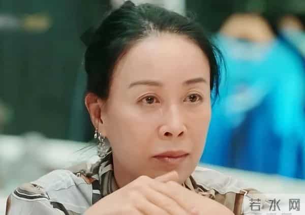 一场生日，戳穿了58岁那英的江湖地位，周深确实一个字都没说错