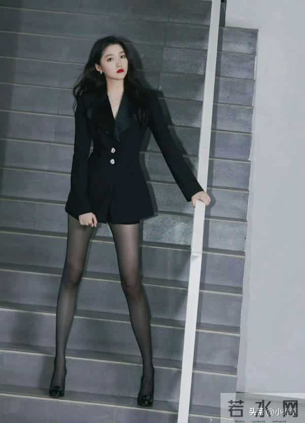 关晓彤黑丝袜大长腿