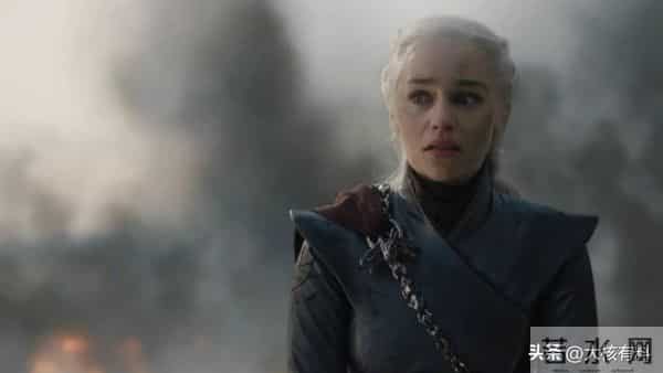 一脱成名的“龙妈”：身材火辣为艺术献身，因裸戏出名却拒绝裸戏