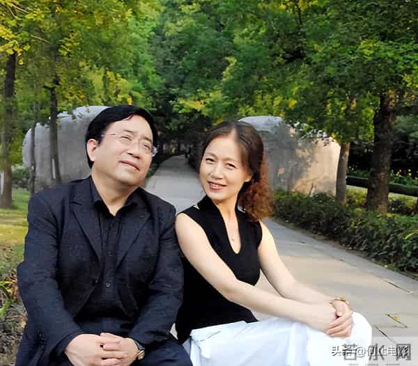 余秋雨和马兰恩爱33年，如今成这副模样，丁克夫妻日子果然不好过