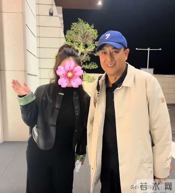 离婚传闻真相大白1年后，55岁张嘉益近况曝出，一点也不让人意外