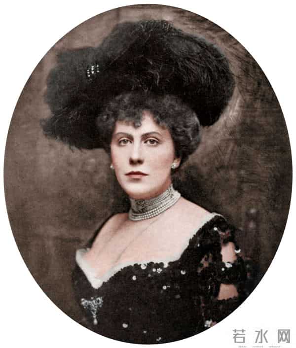 卡米拉王后，神秘的蛇形项链，暗示了她的祖先与国王的恋情？