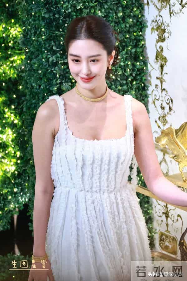 杨采钰的气质真的绝了，骨子里透着妩媚女人味