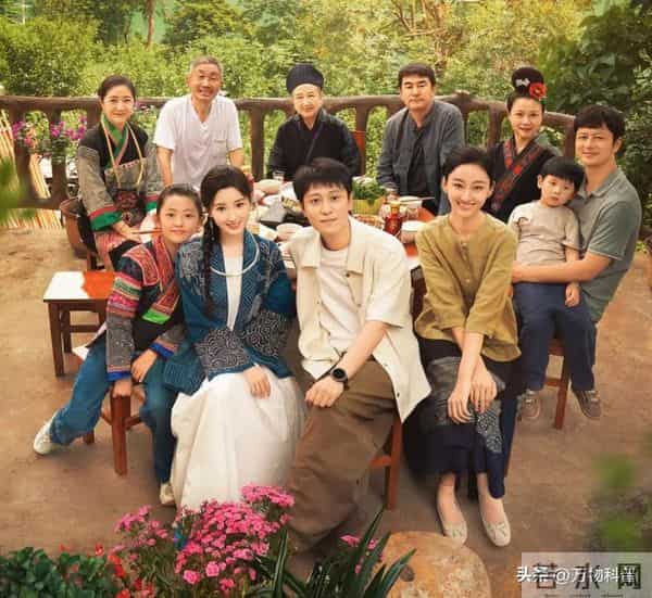 分手8年后，再次官宣喜讯的毛晓彤，已经成陈翔高攀不起的存在