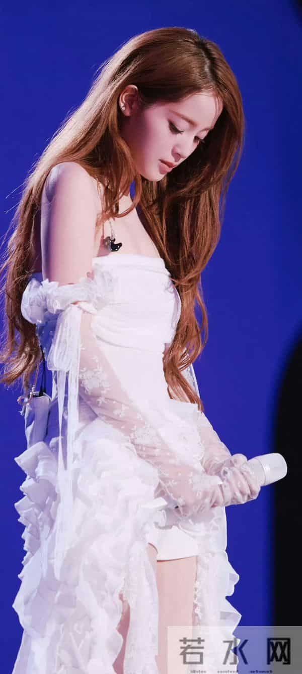 欧阳娜娜 x 舞台丝袜美腿