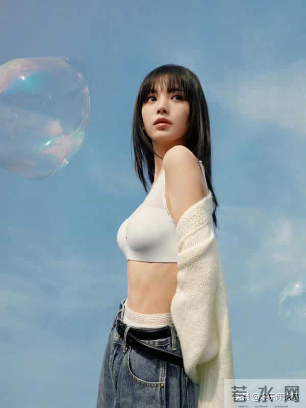 田曦薇 内衣代言写真 青春脚步跃动 活力四射的身影 美胸呼之欲出 瘦而