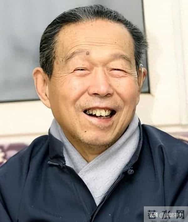 他是上海滑稽戏泰斗，周立波曾是他的学生，86岁和妻子相继去世