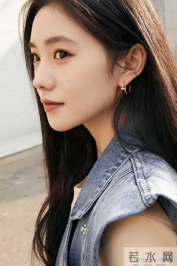 刘浩存街头骑行,甜酷少女感爆棚!