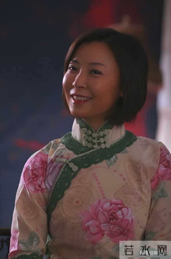 家世显赫的她，18岁开始就男人不断，如今年过半百还没“玩够”！