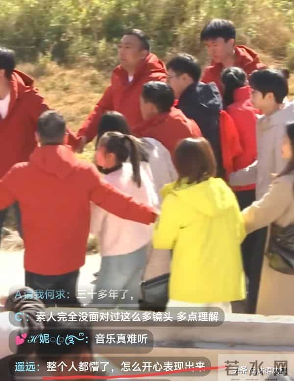 梁志辉认亲全程懵 长相养尊处优 爸妈嚎啕大哭 86岁奶奶准备了大红包