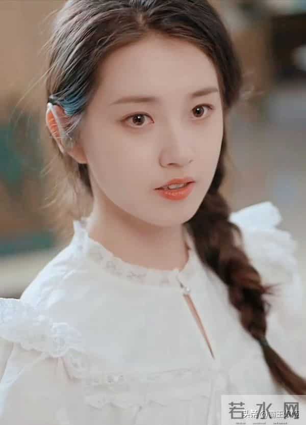 刘诗诗怎么也没想到，曾给她演丫鬟的女孩，在另一个赛道成了顶流