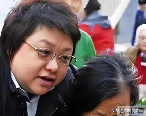 这一次香港大火，被实名举报“假慈善”的韩红，打了多少黑粉的脸