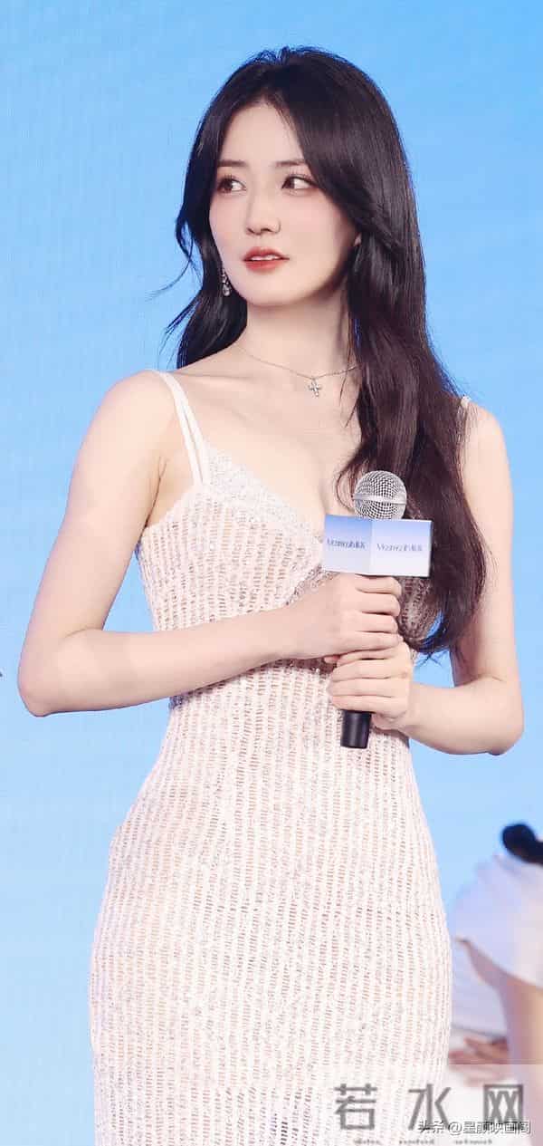 徐璐白色紧身网裙，大秀好身材！