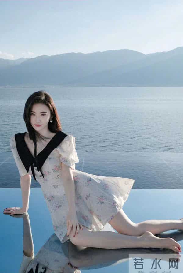 景甜的身材线条堪称上帝精心雕琢的杰作