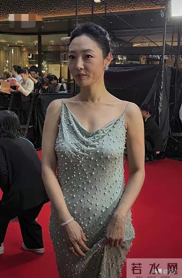 白百何活动照曝光，岁月痕迹悄然浮现，整体状态添了几分成熟韵味