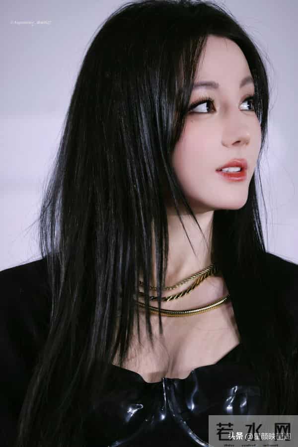 热巴皮衣小短裙真好看