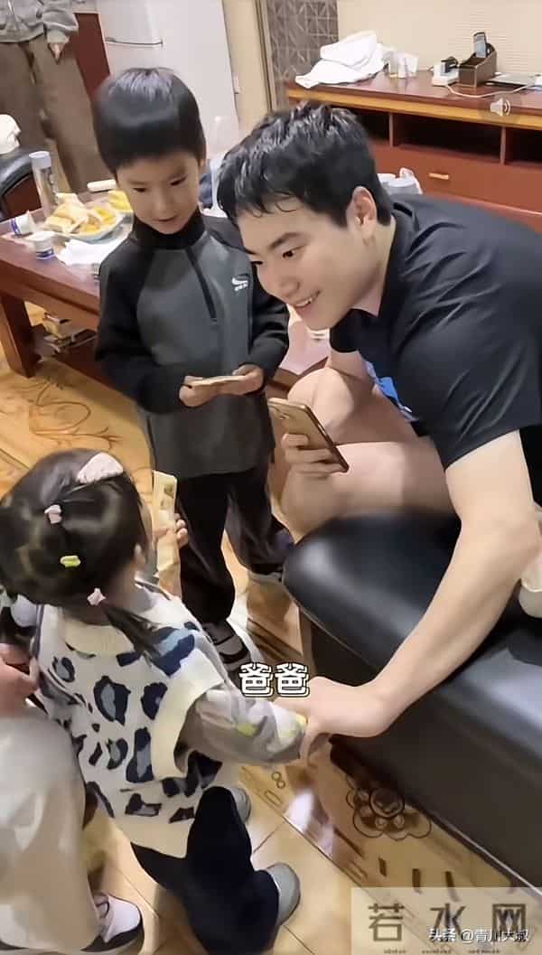 破案了！周雨女儿叫梁靖崑爸爸，不仅是凉皮功劳，还有人循循善诱