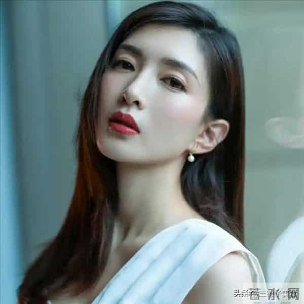 与富豪海外产子真相大白6个月，39岁江疏影露面，近照曝光大变样