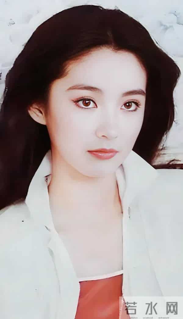 71岁的林青霞：活成了女性都向往的样子，金庸说她美是百年难遇