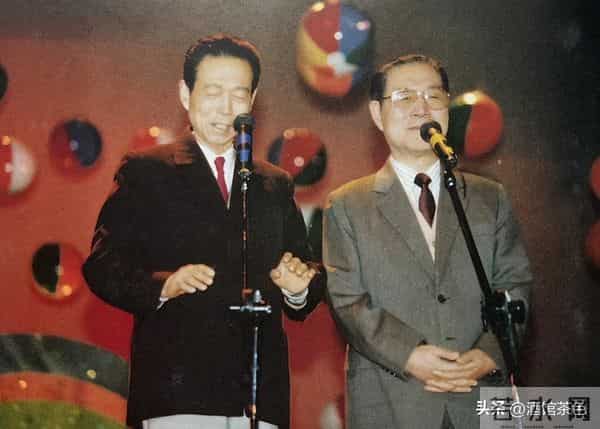 他是上海滑稽戏泰斗，周立波曾是他的学生，86岁和妻子相继去世