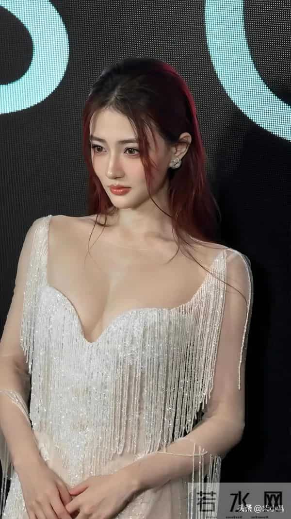 徐璐｜最近很出圈，很性感